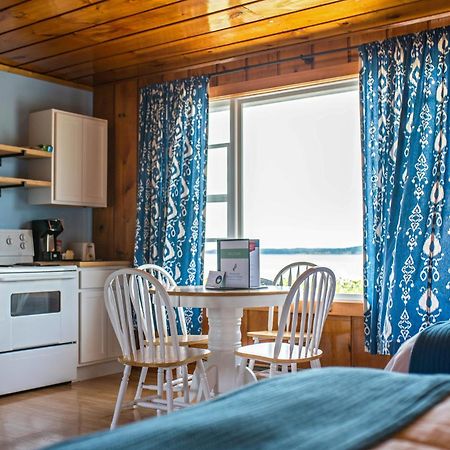 Friars Bay Inn & Cottages Welshpool Номер фото