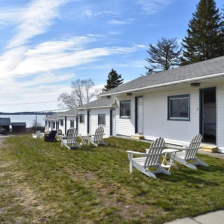 Friars Bay Inn & Cottages Welshpool Екстер'єр фото