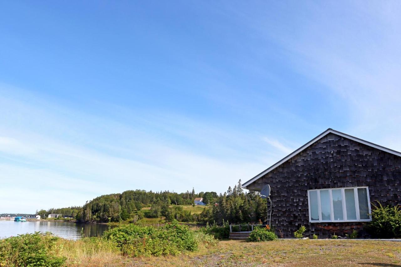 Friars Bay Inn & Cottages Welshpool Екстер'єр фото