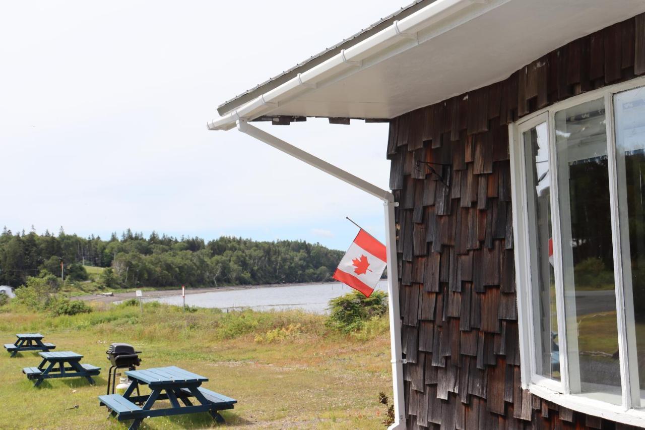 Friars Bay Inn & Cottages Welshpool Екстер'єр фото