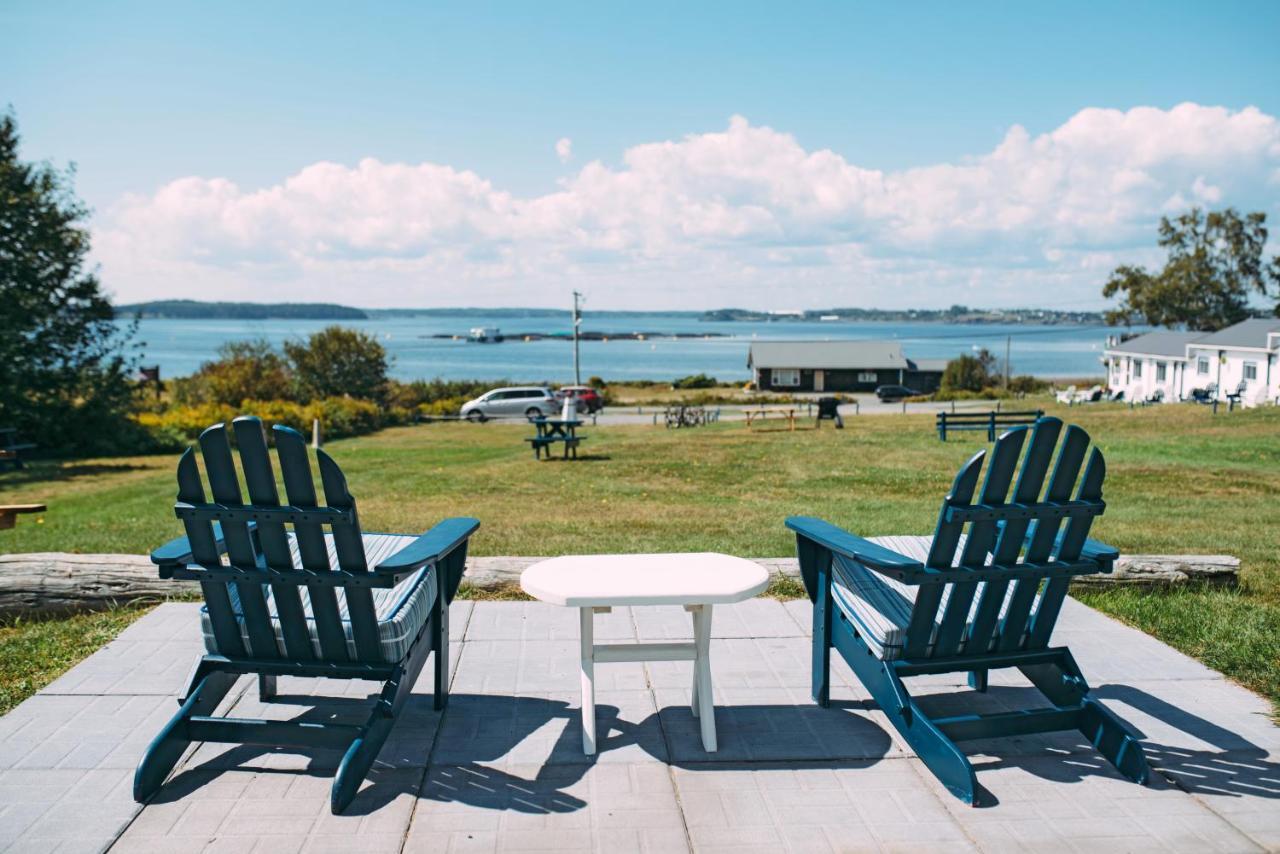 Friars Bay Inn & Cottages Welshpool Екстер'єр фото