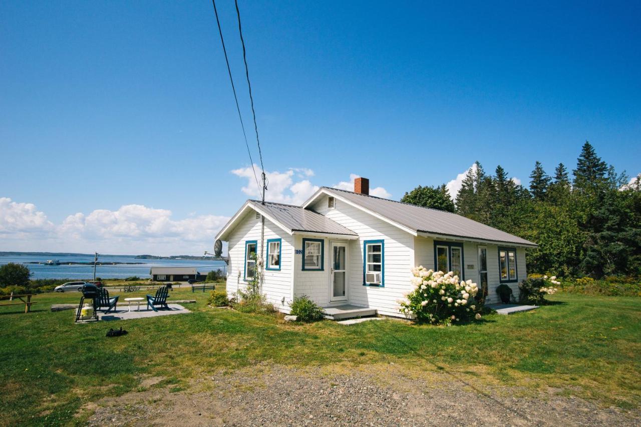 Friars Bay Inn & Cottages Welshpool Екстер'єр фото