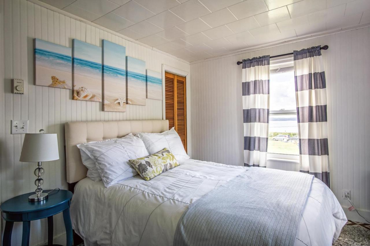 Friars Bay Inn & Cottages Welshpool Екстер'єр фото