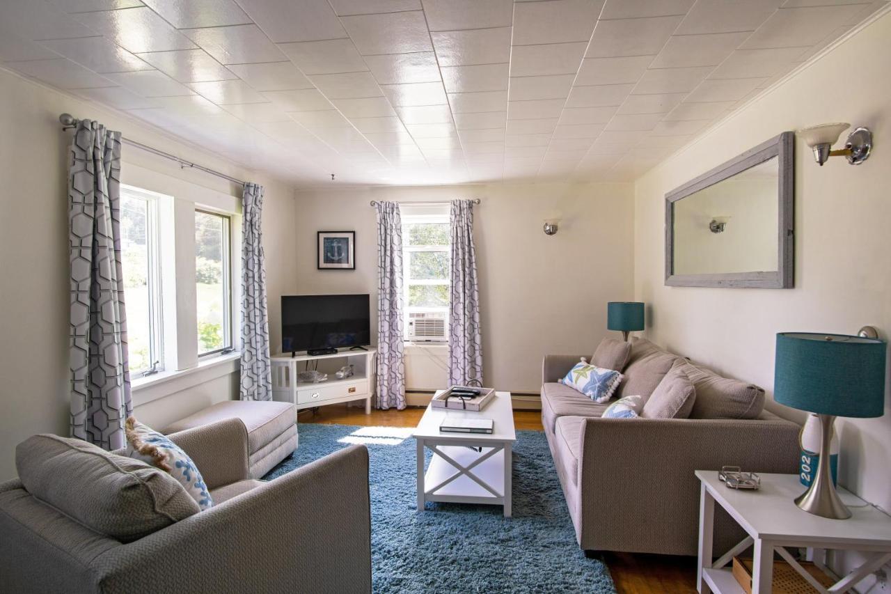 Friars Bay Inn & Cottages Welshpool Екстер'єр фото
