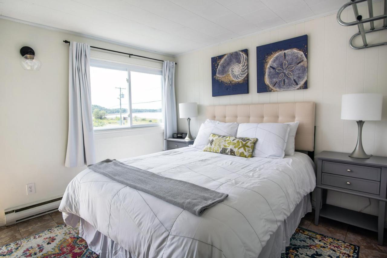 Friars Bay Inn & Cottages Welshpool Екстер'єр фото