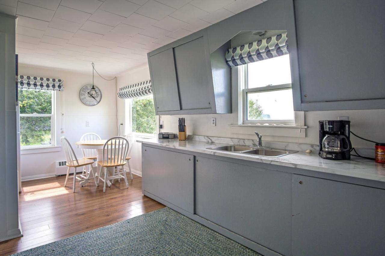 Friars Bay Inn & Cottages Welshpool Екстер'єр фото