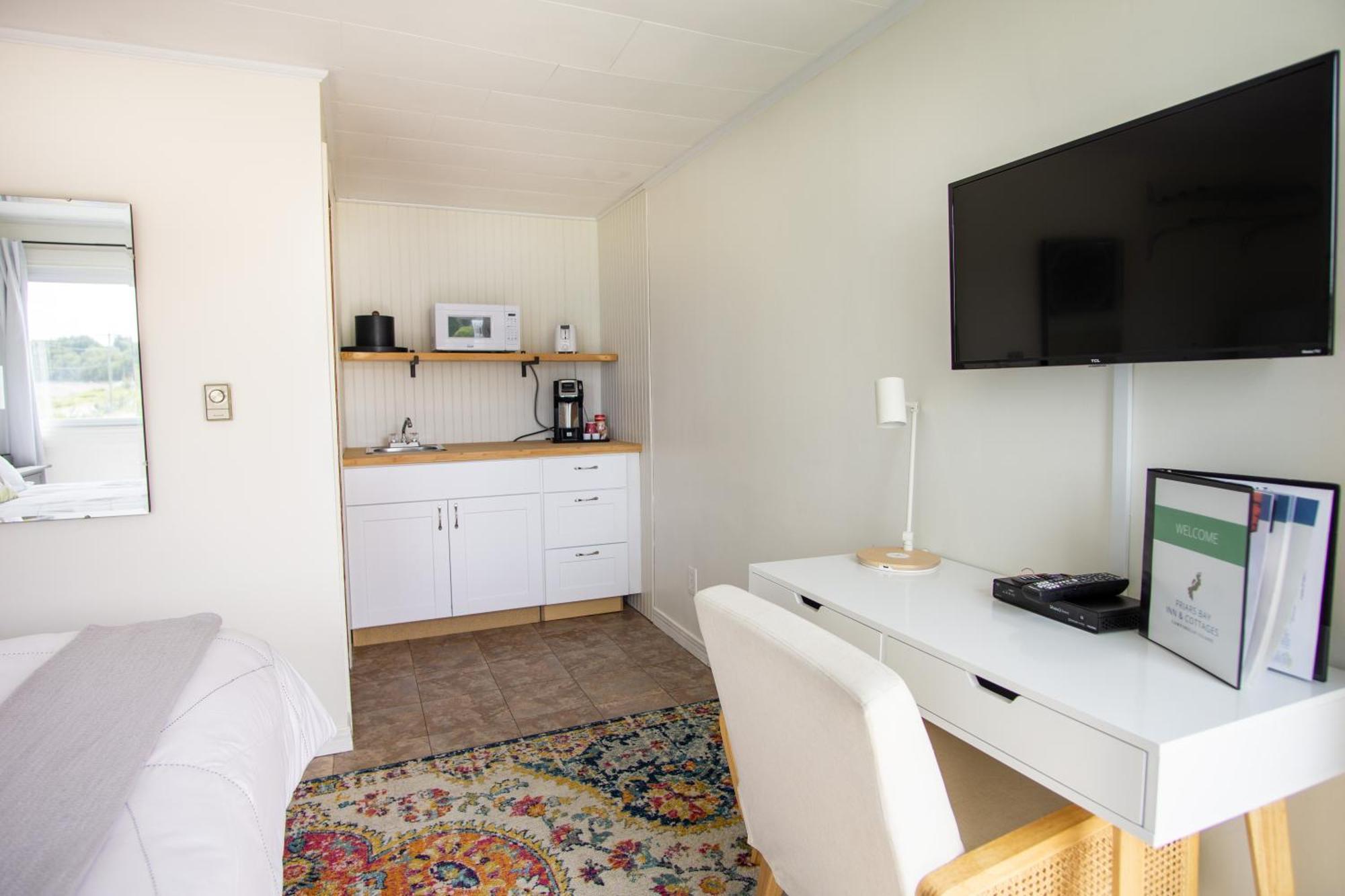 Friars Bay Inn & Cottages Welshpool Номер фото