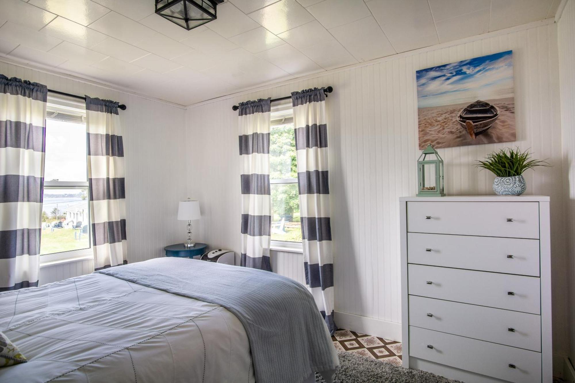Friars Bay Inn & Cottages Welshpool Номер фото