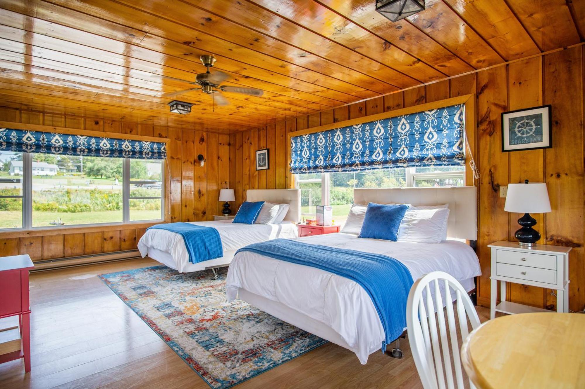 Friars Bay Inn & Cottages Welshpool Номер фото