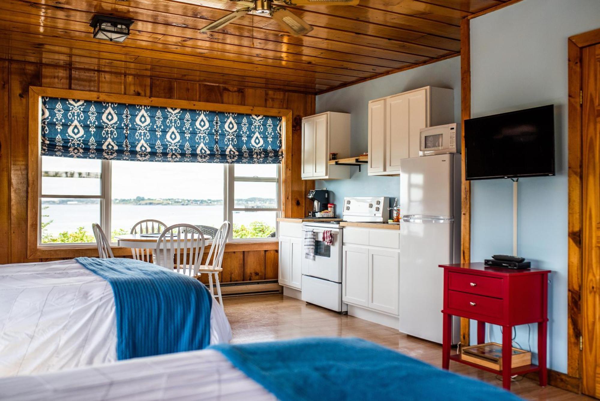 Friars Bay Inn & Cottages Welshpool Номер фото