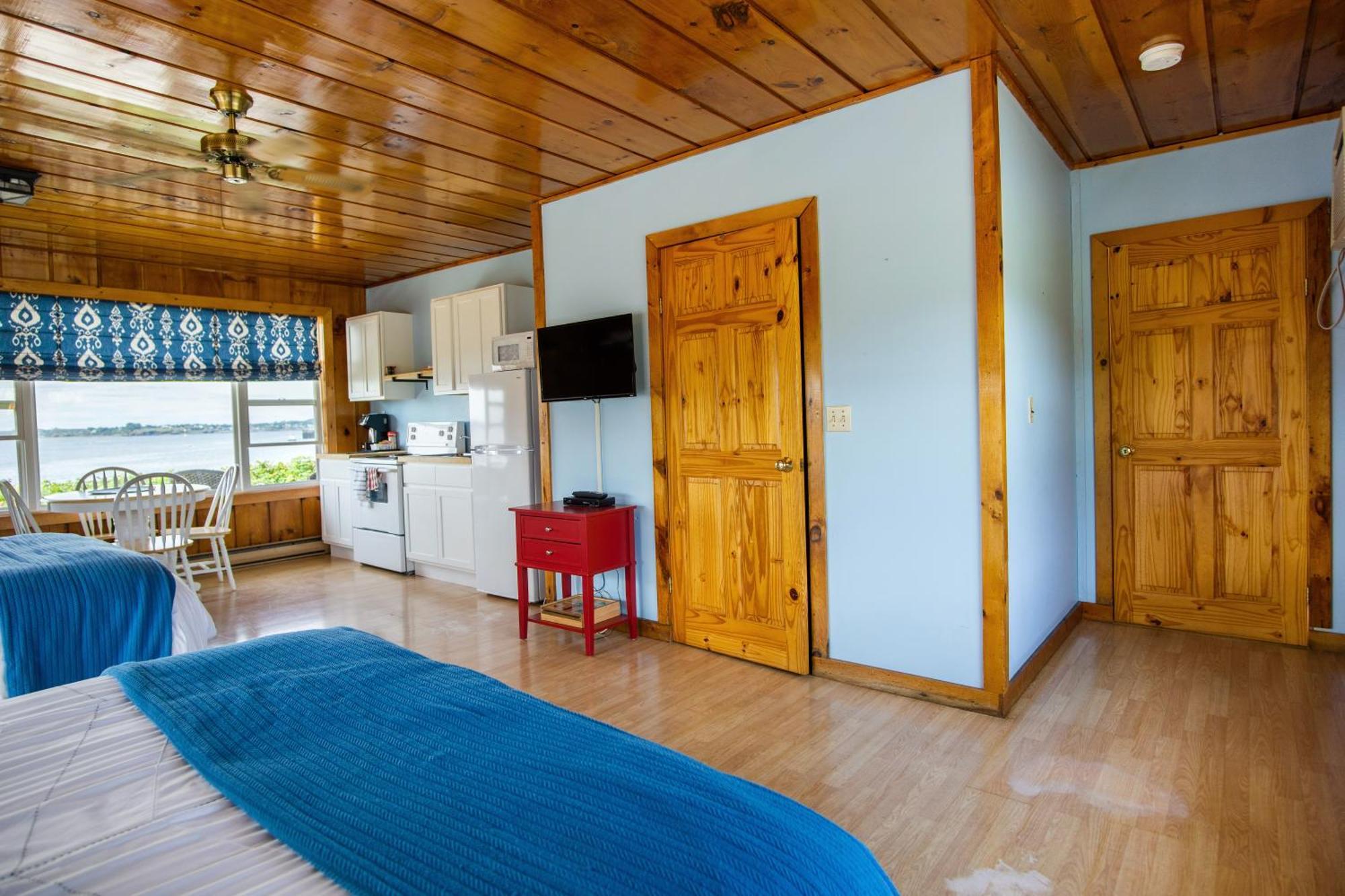 Friars Bay Inn & Cottages Welshpool Номер фото